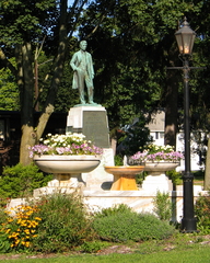 Dr. Beardsley Statue 0023